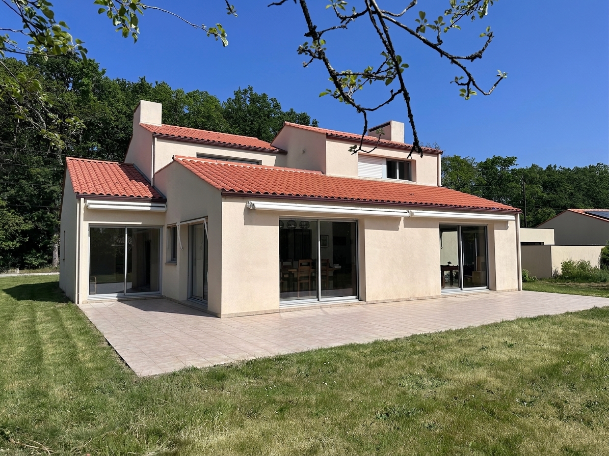Façade côté arbre